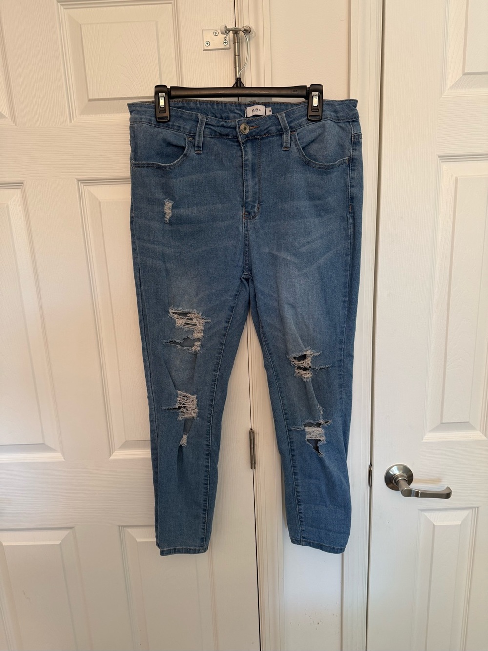Rue21 Distressed Blue Ankle Jeans